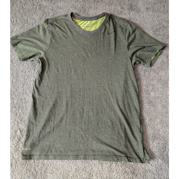 The Nike Tee Dri-Fit Mens Size Medium Green Short Sleeve - Picture 1 of 6